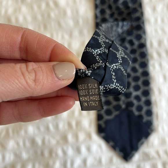 Vintage Valentino 100% silk tie. Perfect condition - Picture 3 of 6